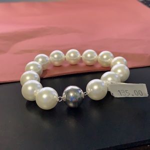 COPY - NET Pearl Bracelet w Large “pearls” Magnet…